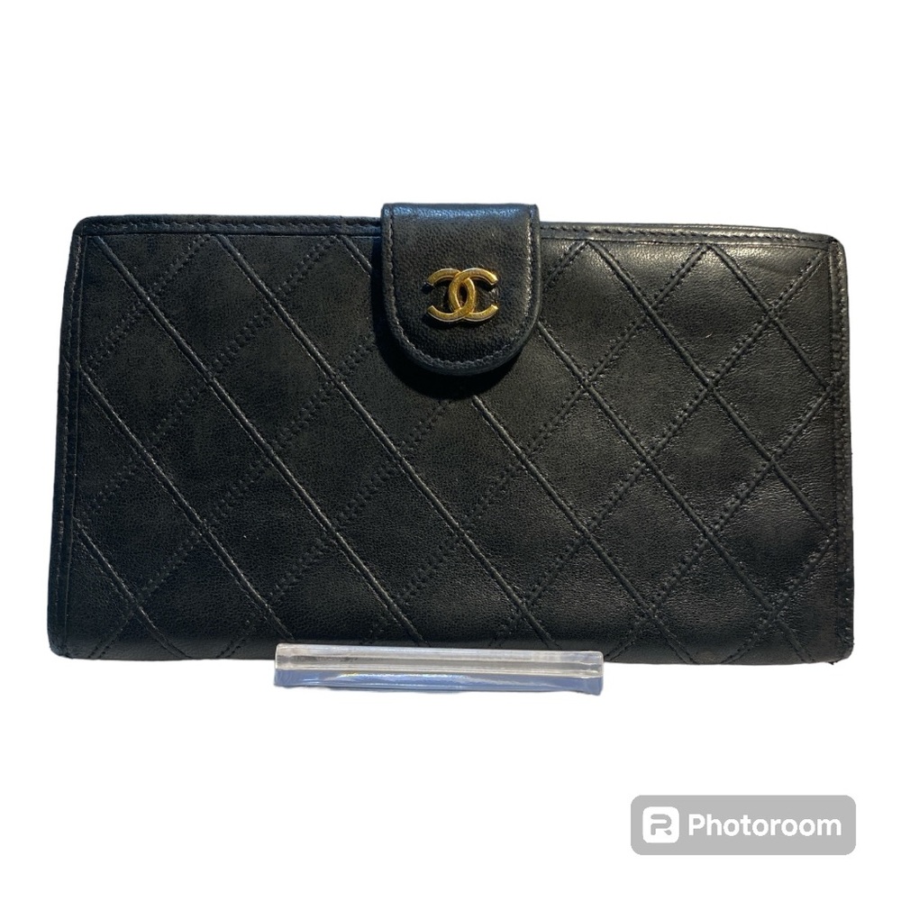 CHANEL authentic vintage Black Diamond Stitch Wallet